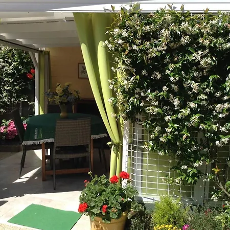 Bed & Breakfast La Maison S'apelle Le P'tit Nid 4*