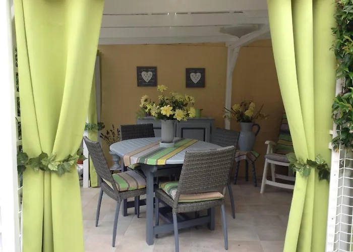 La Maison S'apelle Le P'tit Nid Bed and Breakfast